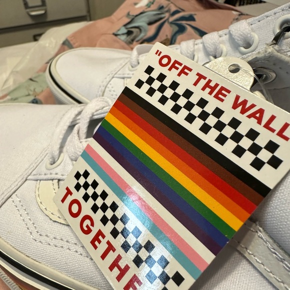 #29 BNWT VANS PRIDE PLATFORM SNEAKERS - Picture 6 of 7
